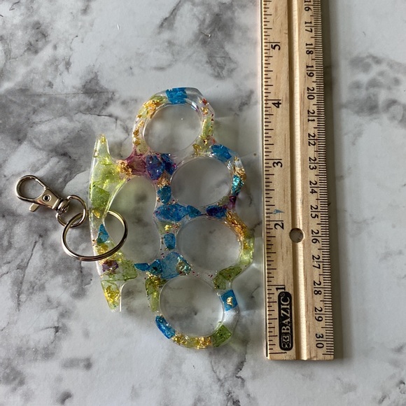 Colorful Knuckles keychain - Picture 5 of 5